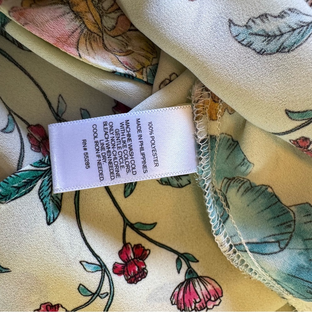 Express Floral Sleeveless Blouse - Picture 6 of 6